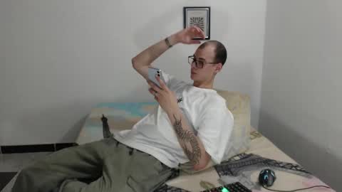 Snapshot of vlad__night chatting on 02-28-26, 04:02 Vlad online show from 02-28-26, 04:02