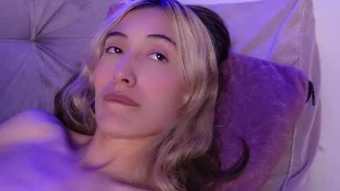 Snapshot of vlad_lola chatting on 01-09-25, 03:26 LOLA online show from 01-09-25, 03:26