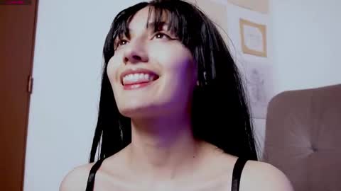 Snapshot of vlad_lola chatting on 11-23-25, 10:53 LOLA online show from 11-23-25, 10:53