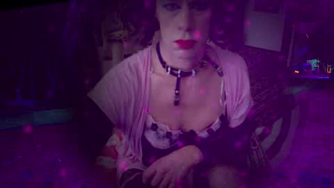 Snapshot of vladiskin chatting on 11-26-25, 08:26 Violetta Elysia online show from 11-26-25, 08:26