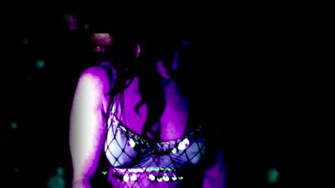 Snapshot of vladiskin chatting on 11-26-25, 10:22 Violetta Elysia online show from 11-26-25, 10:22