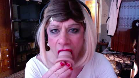 Snapshot of vladiskin chatting on 02-03-26, 06:22 Violetta Elysia online show from 02-03-26, 06:22