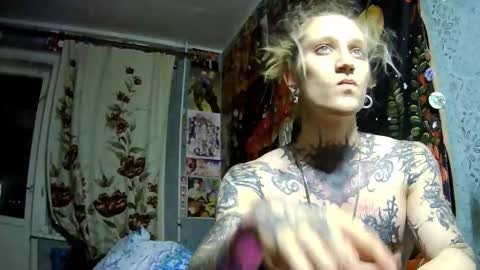 Snapshot of voldan_elf chatting on 10-30-25, 04:08 Elf online show from 10-30-25, 04:08