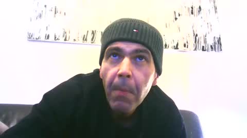 Snapshot of voyeuredeluxe chatting on 02-13-26, 04:58 voyeuredeluxe online show from 02-13-26, 04:58