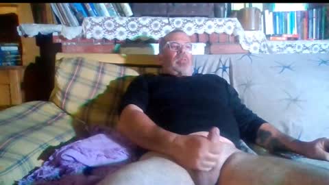 Snapshot of vuda77 chatting on 01-17-25, 05:19 oscar online show from 01-17-25, 05:19