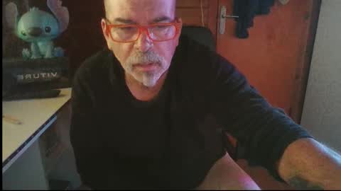 Snapshot of vuda77 chatting on 10-05-25, 05:50 oscar online show from 10-05-25, 05:50