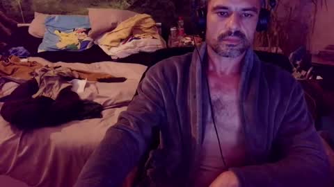 Snapshot of vuiljoske chatting on 06-04-26, 02:06 CBNewGuy online show from 06-04-26, 02:06
