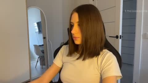 Snapshot of vx_arina chatting on 06-27-26, 12:22 Arina online show from 06-27-26, 12:22