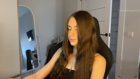 Snapshot of vx_arina chatting on 07-05-26, 09:38 Arina online show from 07-05-26, 09:38