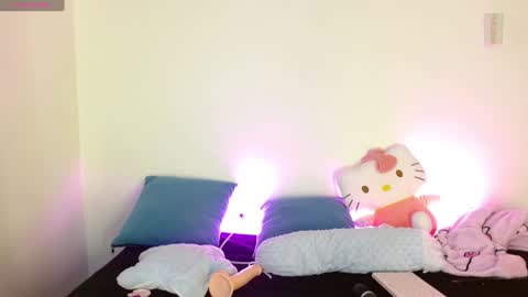 Snapshot of w_kittycat chatting on 01-02-25, 11:31 kitty SUPORT ME AND MY BABY SINGLE MOMY online show from 01-02-25, 11:31
