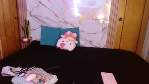 Snapshot of w_kittycat chatting on 03-30-26, 10:33 kitty SUPORT ME AND MY BABY SINGLE MOMY online show from 03-30-26, 10:33