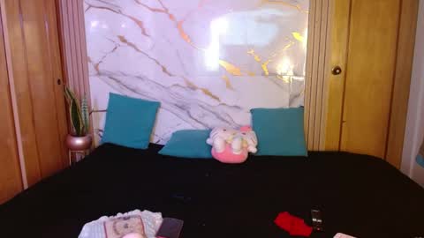 Snapshot of w_kittycat chatting on 04-09-26, 05:18 kitty SUPORT ME AND MY BABY SINGLE MOMY online show from 04-09-26, 05:18