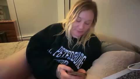 Snapshot of wall2wall0 chatting on 02-27-26, 06:57 Queen Kay online show from 02-27-26, 06:57