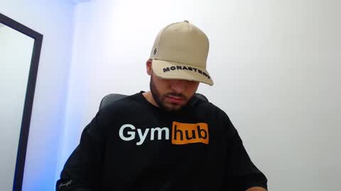 Snapshot of walter_brownn01 chatting on 01-21-25, 04:05 WALTER BROWN online show from 01-21-25, 04:05