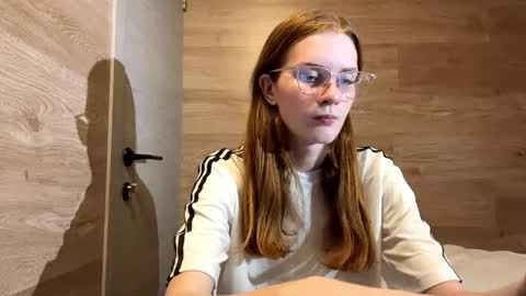 Snapshot of walterstachowicz chatting on 10-29-25, 04:42 Lana online show from 10-29-25, 04:42