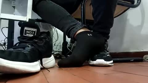 Snapshot of waltherfeet_ chatting on 11-27-25, 08:33 WaltherFeet online show from 11-27-25, 08:33