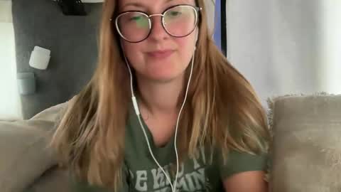 Snapshot of wanderlustjade chatting on 04-06-26, 10:00 Jade Adonis online show from 04-06-26, 10:00