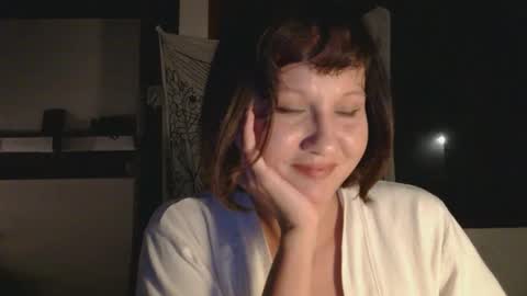 Snapshot of wanderwhitch chatting on 02-05-26, 11:42 Miya online show from 02-05-26, 11:42