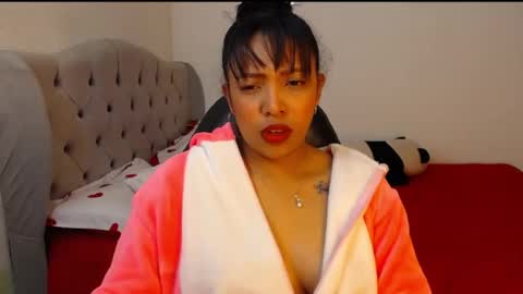 Snapshot of warisgoddes chatting on 06-18-26, 08:58 EMILY online show from 06-18-26, 08:58