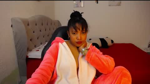 Snapshot of warisgoddes chatting on 06-18-26, 09:14 EMILY online show from 06-18-26, 09:14