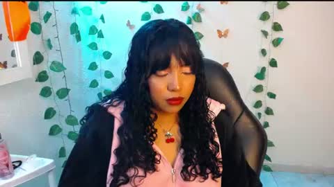 Snapshot of warisgoddes chatting on 06-29-26, 04:51 EMILY online show from 06-29-26, 04:51