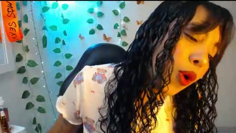 Snapshot of warisgoddes chatting on 07-28-26, 06:53 EMILY online show from 07-28-26, 06:53