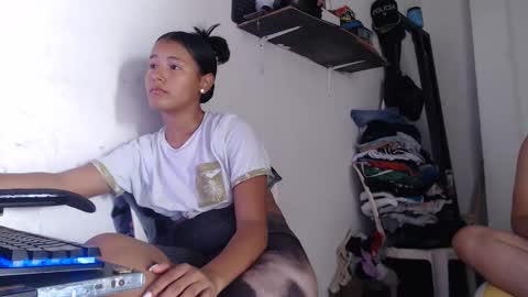 Snapshot of washbag14 chatting on 02-11-26, 06:13 washbag14 online show from 02-11-26, 06:13