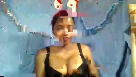Snapshot of wasselline69 chatting on 12-18-25, 01:17 wasselline69 online show from 12-18-25, 01:17