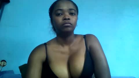 Snapshot of wasselline69 chatting on 01-06-26, 05:33 wasselline69 online show from 01-06-26, 05:33