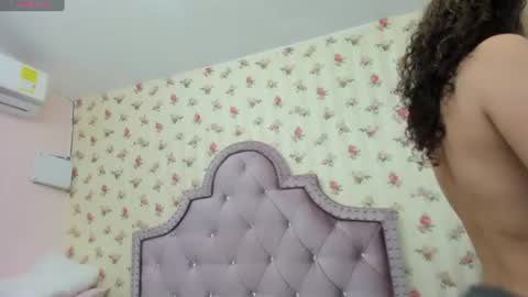 Snapshot of watson_crystal00 chatting on 08-09-26, 01:27 Milf Latina online show from 08-09-26, 01:27