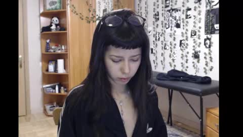 Mina online show from 11-21-25, 05:44