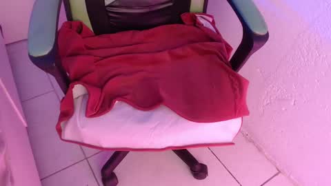 Snapshot of we_n_you chatting on 09-10-25, 02:17 Trixie 3 online show from 09-10-25, 02:17