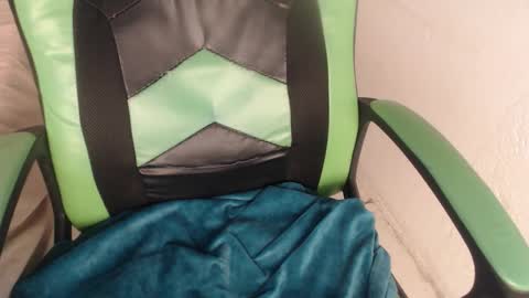 Snapshot of we_n_you chatting on 10-15-25, 01:55 Trixie 3 online show from 10-15-25, 01:55