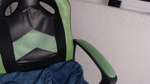 Snapshot of we_n_you chatting on 11-19-25, 02:39 Trixie 3 online show from 11-19-25, 02:39