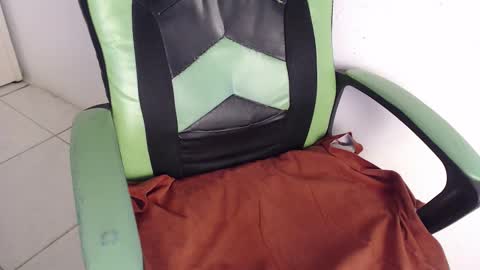 Snapshot of we_n_you chatting on 01-17-26, 07:39 Trixie 3 online show from 01-17-26, 07:39