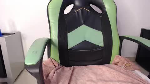 Snapshot of we_n_you chatting on 02-02-26, 02:27 Trixie 3 online show from 02-02-26, 02:27