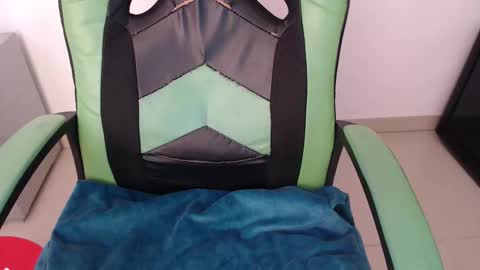 Snapshot of we_n_you chatting on 02-05-26, 09:41 Trixie 3 online show from 02-05-26, 09:41