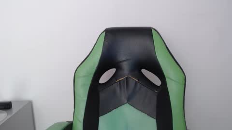 Snapshot of we_n_you chatting on 02-27-26, 01:33 Trixie 3 online show from 02-27-26, 01:33