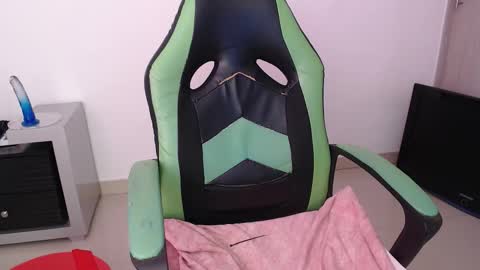 Snapshot of we_n_you chatting on 03-07-26, 08:17 Trixie 3 online show from 03-07-26, 08:17