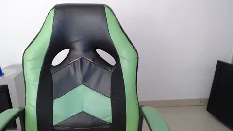 Snapshot of we_n_you chatting on 03-10-26, 02:22 Trixie 3 online show from 03-10-26, 02:22