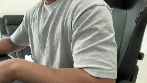 Snapshot of weaponx1 chatting on 11-17-25, 02:17 Weapon X online show from 11-17-25, 02:17