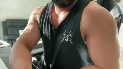 Snapshot of weaponx1 chatting on 01-07-26, 08:33 Weapon X online show from 01-07-26, 08:33