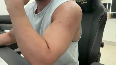 Snapshot of weaponx1 chatting on 01-09-26, 04:37 Weapon X online show from 01-09-26, 04:37