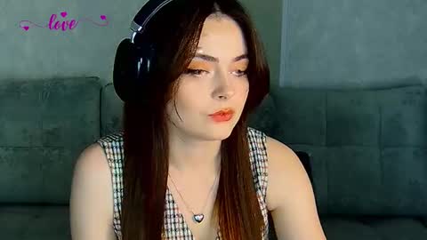 Snapshot of weareyoursun chatting on 03-01-25, 06:00 Alice online show from 03-01-25, 06:00