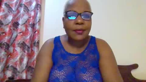 Snapshot of weaverbird25 chatting on 02-11-26, 08:36 weaverbird25 online show from 02-11-26, 08:36