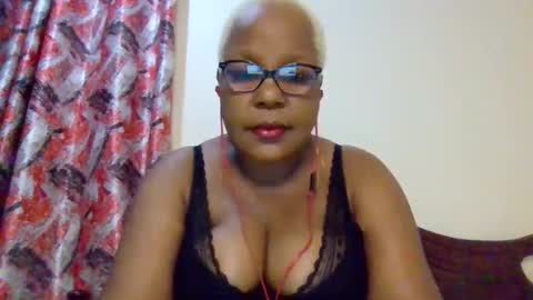 Snapshot of weaverbird25 chatting on 03-10-26, 10:04 weaverbird25 online show from 03-10-26, 10:04