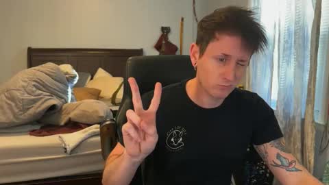 Snapshot of webslingxxxx chatting on 10-22-25, 01:44 webslingxxxx online show from 10-22-25, 01:44