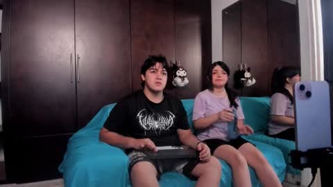 Snapshot of weemilyandandrew chatting on 03-02-26, 03:52 EMILY ANDREW online show from 03-02-26, 03:52