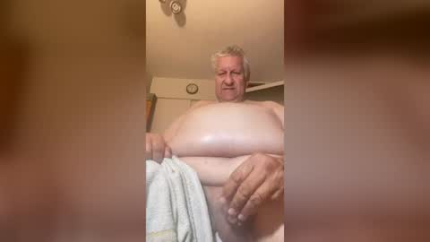 Snapshot of weightroom1958 chatting on 08-08-26, 04:36 weightroom1958 online show from 08-08-26, 04:36