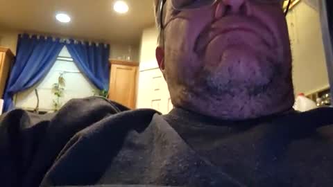 Snapshot of welderod chatting on 10-19-25, 05:52 welderod online show from 10-19-25, 05:52